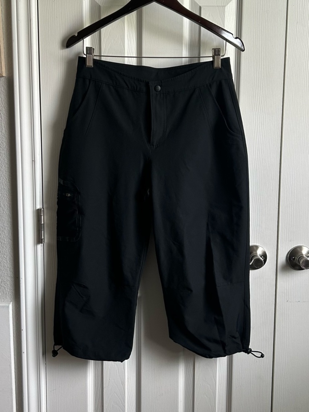 L.L. Bean black stretch capris w/ built in belt and adjustable bungee cuffs
